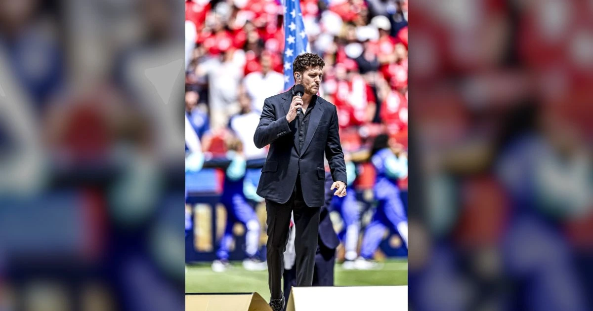 Michael Bublé wore black pants during FIFA performance