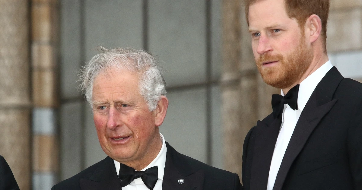 Prince Harry Desperate To Be Pictured With King Charles prince-harry-desperate-to-be-pictured-with-king-charles