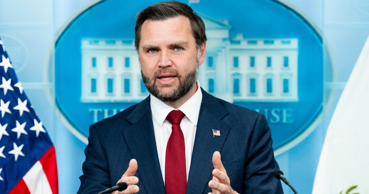 j-d-vance-refuses-to-turn-on-tucker-carlson-as-former-fox-news