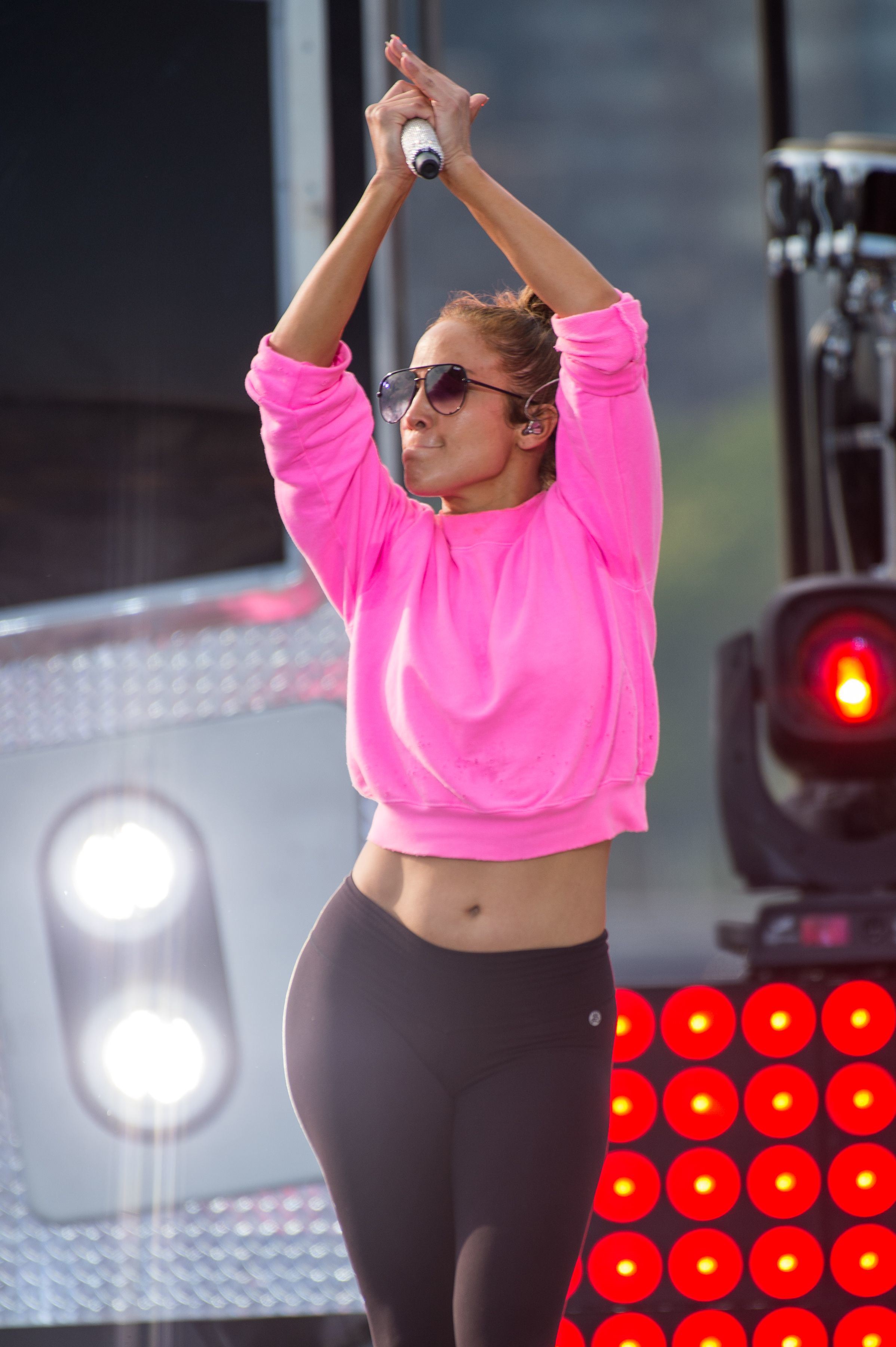 Jennifer Lopez debuts new song, packs on PDA with A-Rod