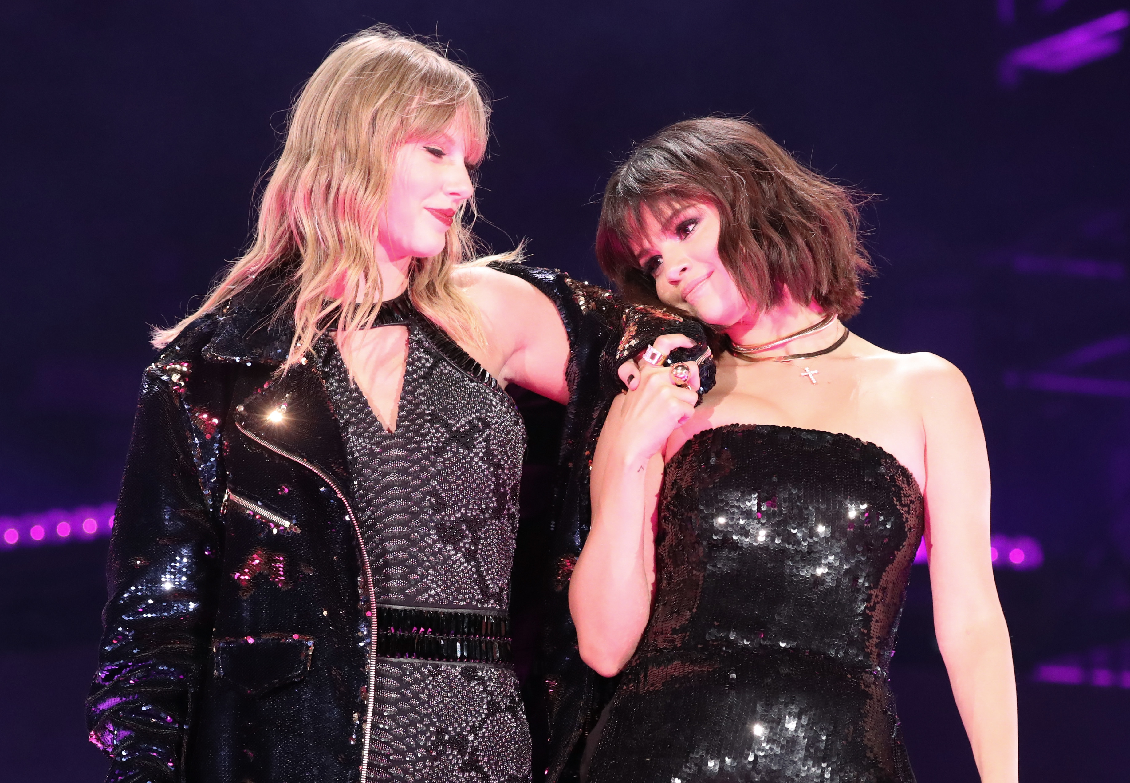 Selena Gomez joins pal Taylor Swift on stage at Rose Bowl concert: Watch