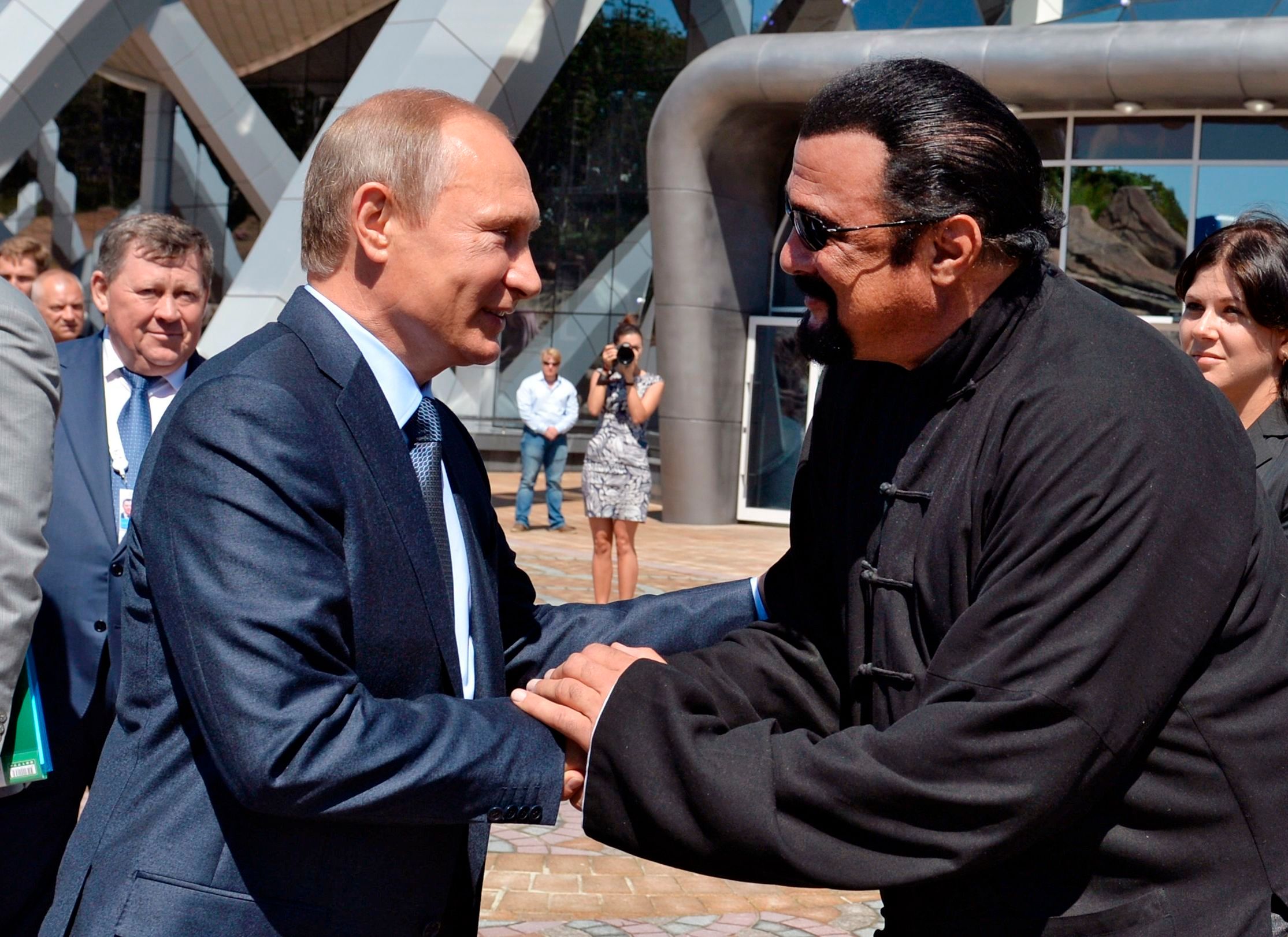 Russia sympathizer Steven Seagal was an on-set 'bully,' former costar ...