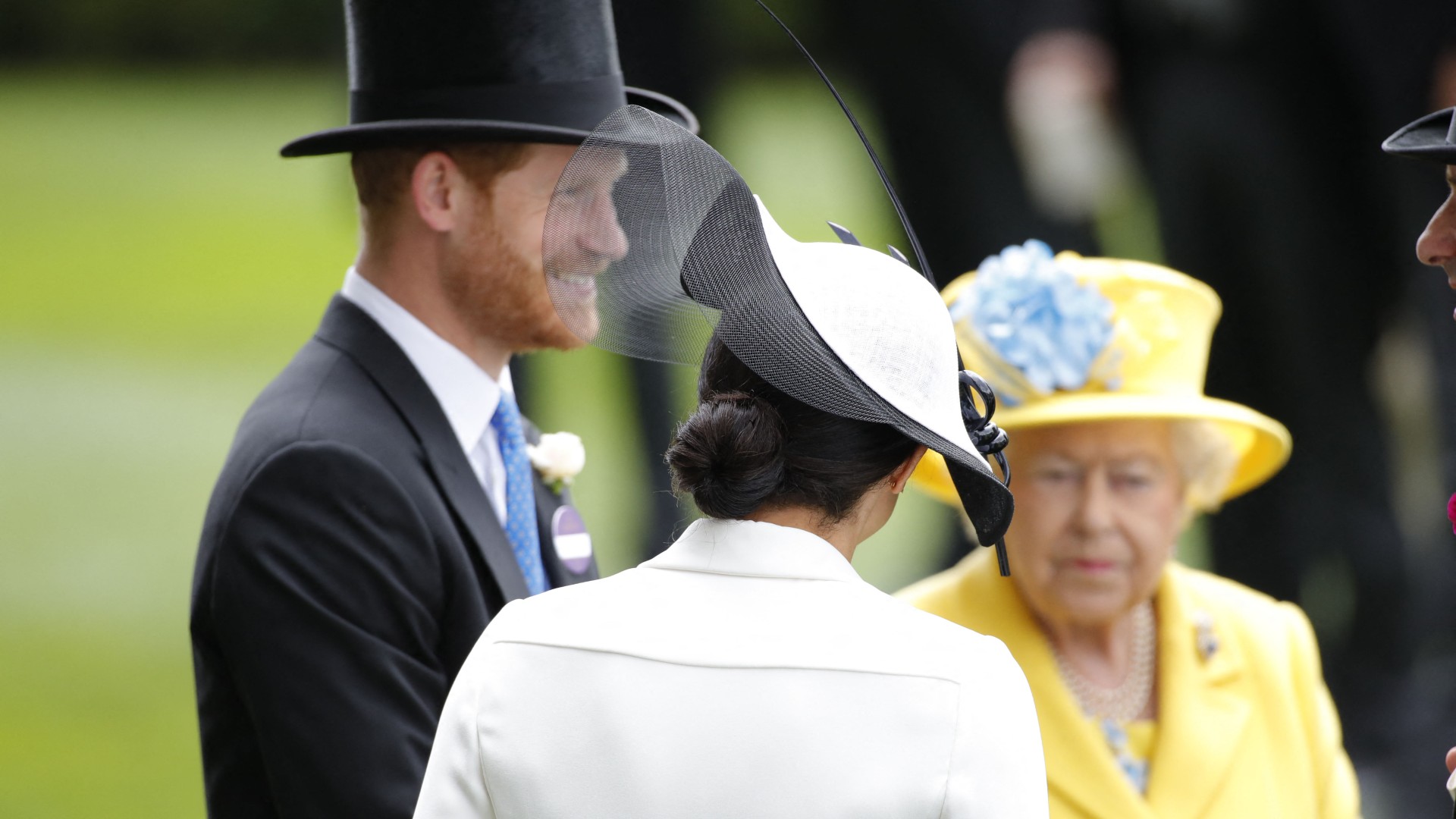 Queen Elizabeth 'Detected Narcissistic Behavior' On Meghan Markle