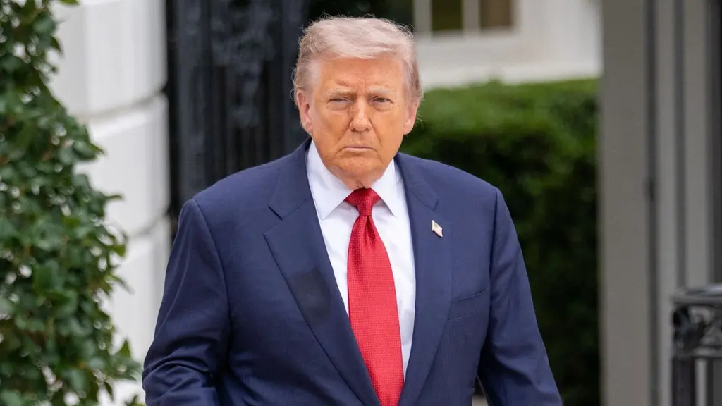 donald-trump-reaches-new-low-approval-rating