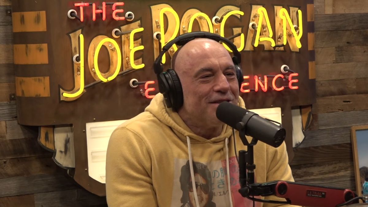 Joe Rogan Criticizes Trump’s “Nuts” Settlement Plan Joe Rogan Criticizes Trump’s “Nuts” Settlement Plan