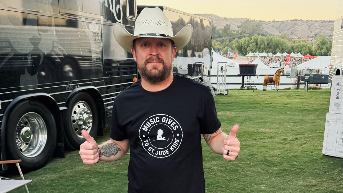 Country Music Star Cancels Upcoming Shows Amid Mysterious Health Concerns