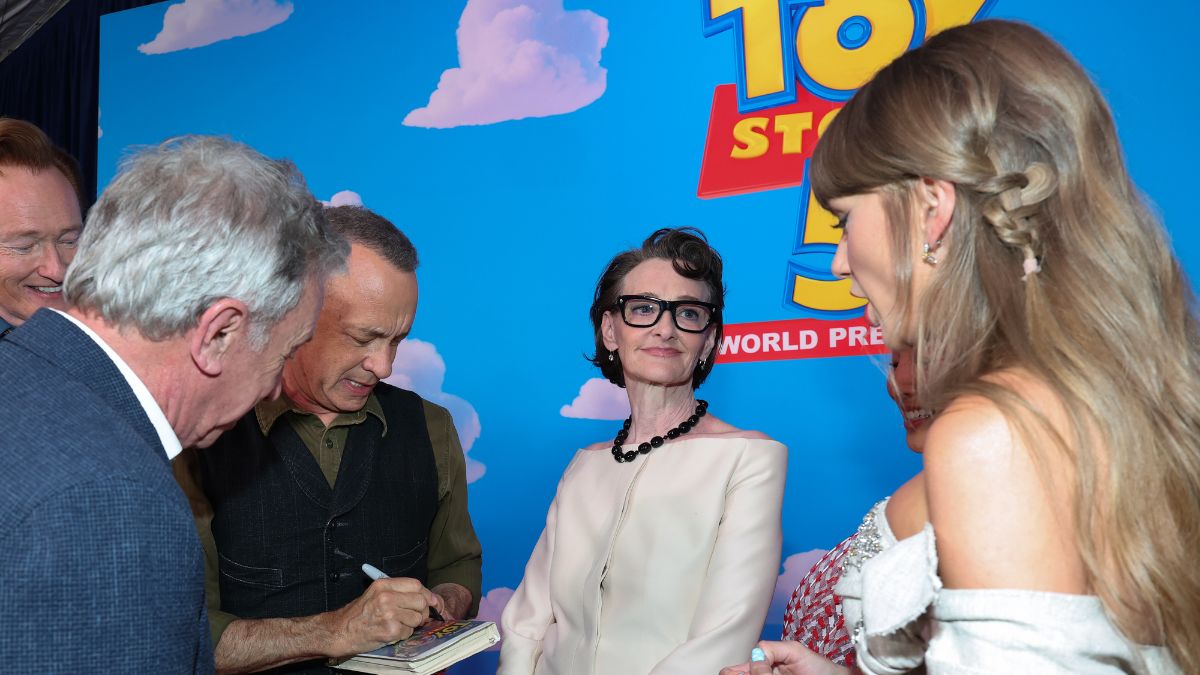 Taylor Swift Sweetly Asks Hollywood Icons to Sign Her Three-Decade-Old VHS