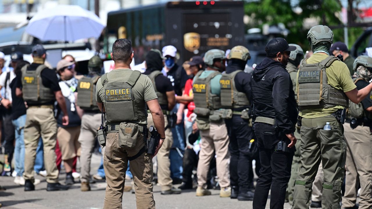 democratic-national-committee-dnc-immigration-customs-enforcement-ice-approves-resolution-abolish